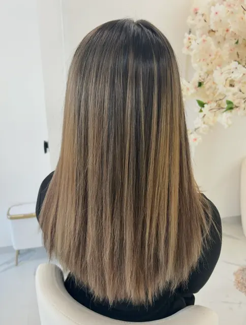 Before klant waarbij Extenza Hair extensions gaat installeren doormiddel van de invisible weft methode of de LA weave methode.