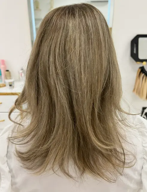 Before klant waarbij Extenza Hair extensions gaat installeren doormiddel van de invisible weft methode of de LA weave methode.