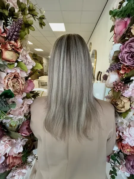 Before klant waarbij Extenza Hair extensions gaat installeren doormiddel van de invisible weft methode of de LA weave methode.