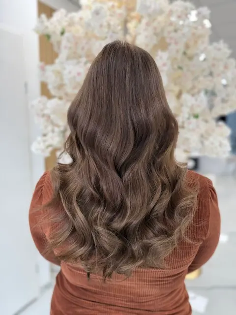 After klant waarbij Extenza Hair extensions heeft geïnstalleerd doormiddel van de invisible weft methode of de LA weave methode.