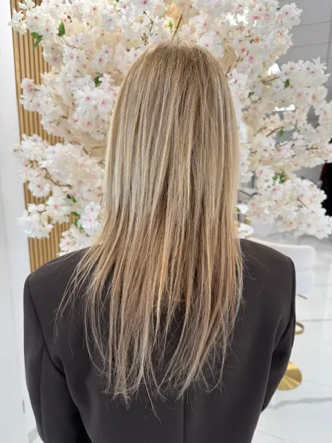 Before klant waarbij Extenza Hair extensions gaat installeren doormiddel van de invisible weft methode of de LA weave methode.