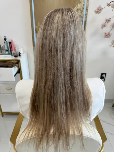 Before klant waarbij Extenza Hair extensions gaat installeren doormiddel van de invisible weft methode of de LA weave methode.